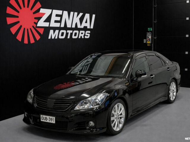 Toyota  Hybrid / Näyttävä / P-Kamera / Adaptiivinen Vakionopeudensäädin / Rahoitus