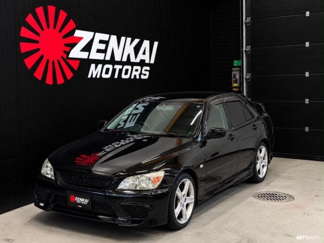 Toyota  AS200 / TRD korisarja/  91tkm / Korko alk 2.99%